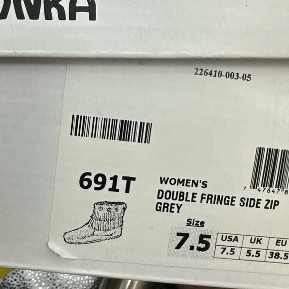 Minnetonka Double Fringe Side Zip Boot Grey Size 7.5 Women's Booties - Picture 6 of 6